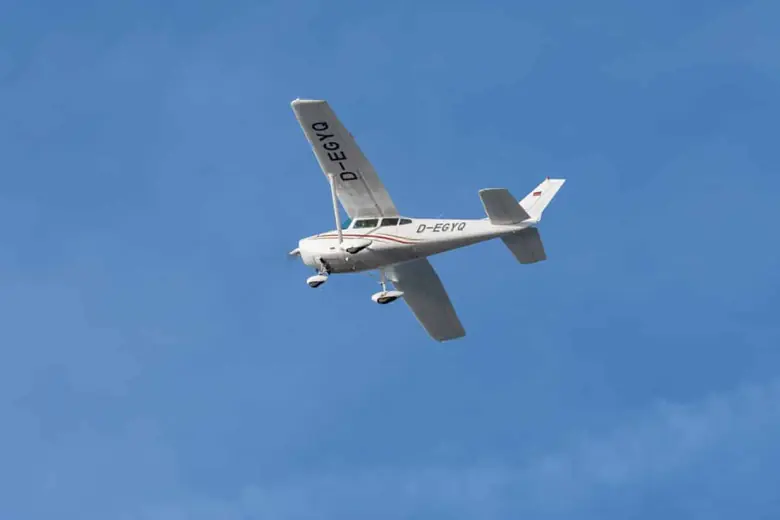 A Cessna 182 Skylane takes to the skies